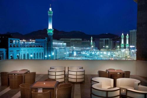 إطلالة-فندق-ماريوت-جبل-عمر-مكة-المكرمة-من-جوائز-شركة-الحرية-للحلول-التسويقية-والعقارية-على-الحرم