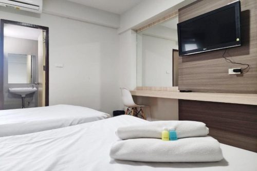 إحدى-الغرف-الثنائية-في-فندق-ستيشن-203-بانكوك-تايلاند-من-شركة-الحرية-للحلول-التسويقية-والعقارية-مكرم-عبيد