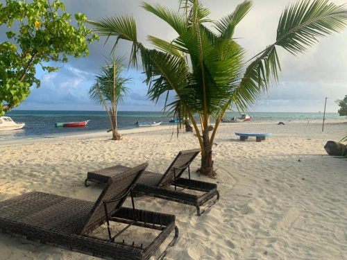 جانب-من-شاطئ-فندق-كويمالا-جزر-المالديف-ماميغيلي-من-شركة-الحرية-للحلول-التسويقية-والعقارية