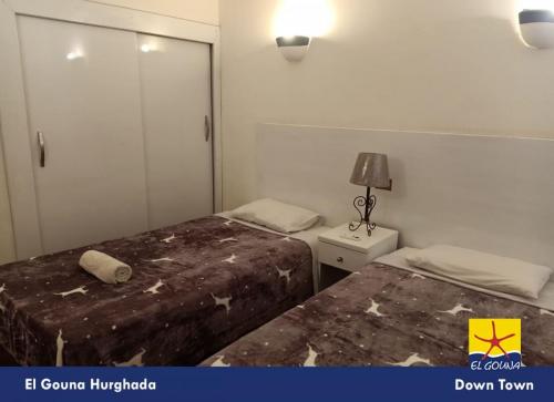 أسرة-ثنائية-في-الجونة-داون-تاون-من-شركة-الحرية-للحلول-التسويقية-والعقارية