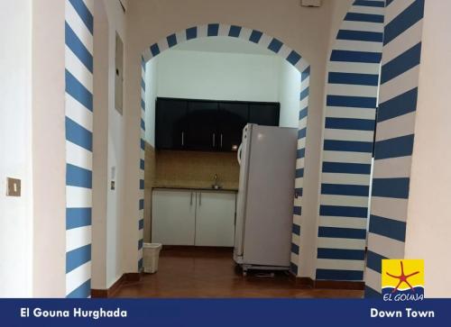 ثلاجة-ومطبخ-في-الجونة-داون-تاون-من-شركة-الحرية-للحلول-التسويقية-والعقارية