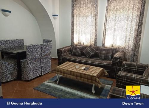 غرفة-معيشة-في-الجونة-داون-تاون-من-شركة-الحرية-للحلول-التسويقية-والعقارية