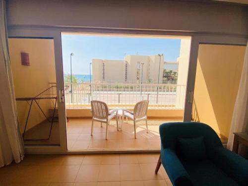 شرفة-إدى-الشقق-في-منتجع-ماريوت-الغردقة-من-شركة-الحرية-للحلول-التسويقية-والعقارية