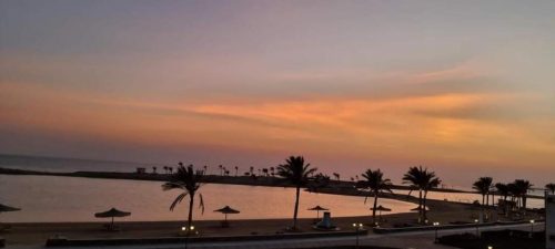 جانب-من-شاطئ-فندق-هوليداى-فانتازيا-راس-سدر-جوائز-شركة-الحرية-للحلول-التسويقية-والعقارية